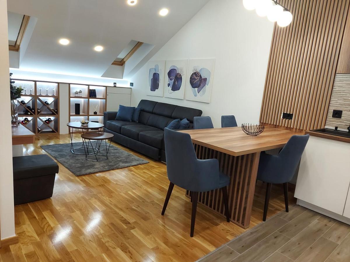 Tri S Lux Apartment